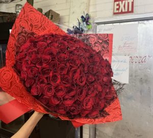 100 roses together with paper